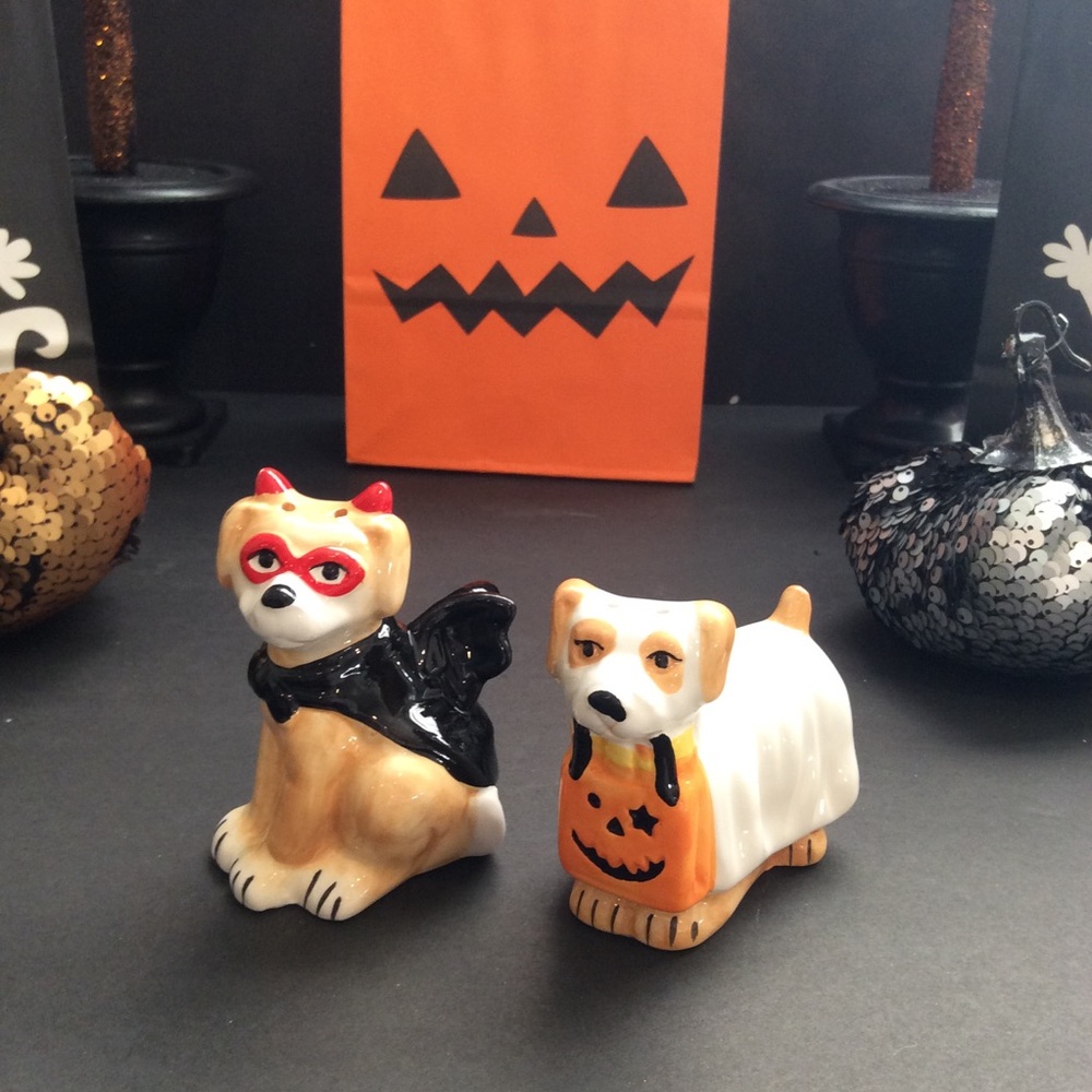 Halloween SALT AND PEPPER SHAKERS Dogs dressed up - Picture 4 of 10